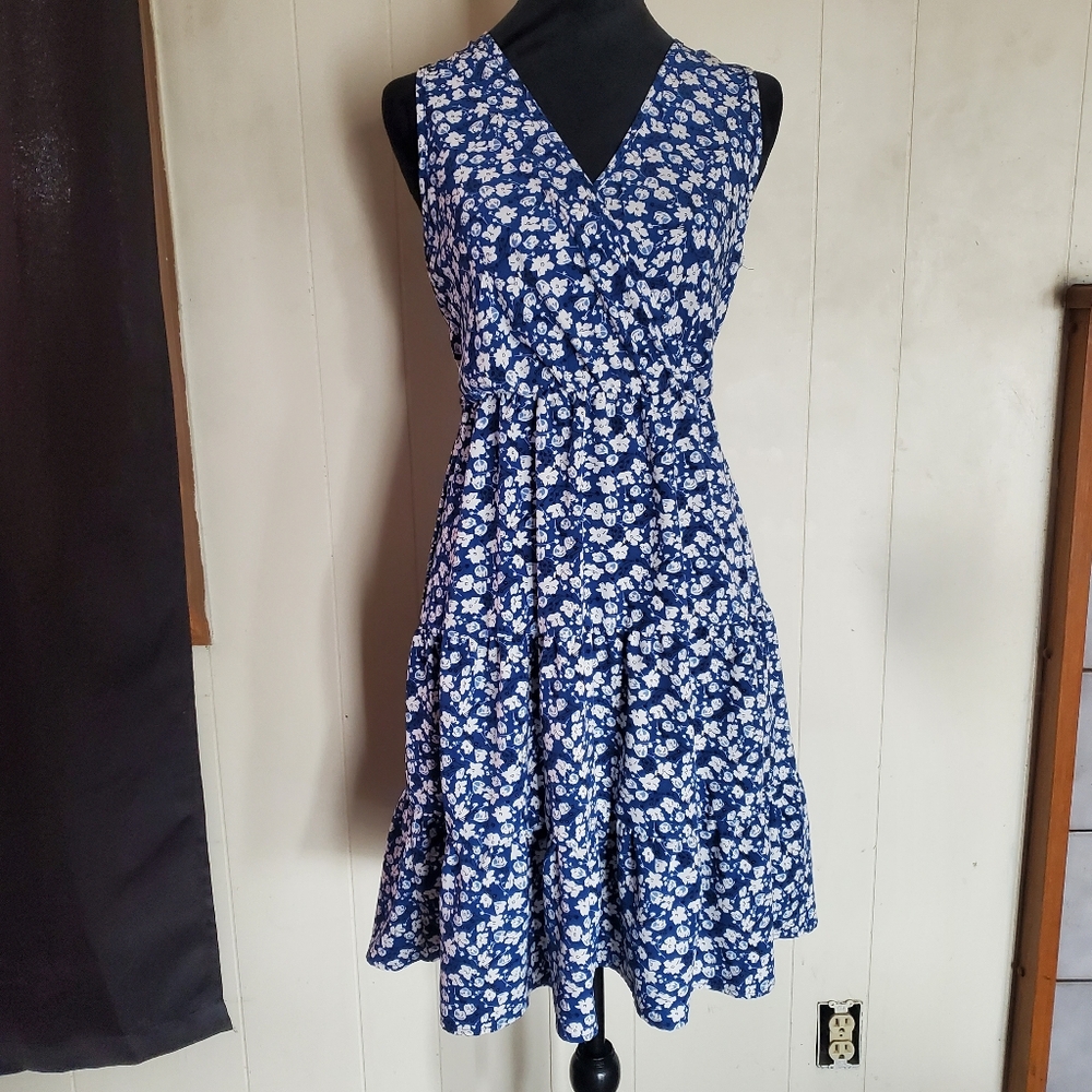 Beachsissi Blue And White Floral Dress A Line Sleeveless Knee Length Size S